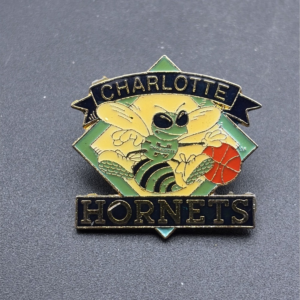 Vintage Charlotte Hornets NBA Basketball Mascot Logo Lapel Hat Pin‎
